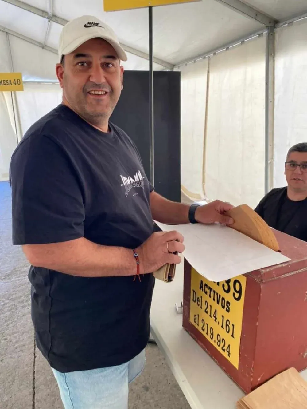 El padre de Facundo Torres votó por primera vez en las elecciones de Peñarol