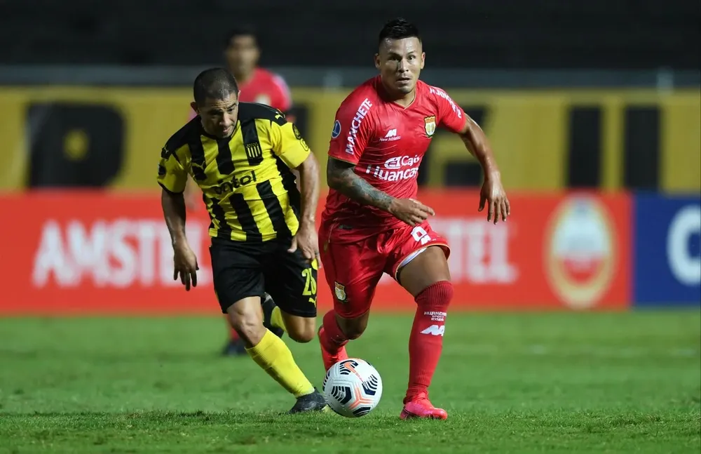 Walter Gargano se apronta para estar el martes en Paraguay