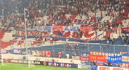 La bandera homenaje en la hinchada de Nacional