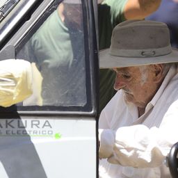 mujica expreso solidaridad con ese castigo que esta soportando el pueblo argentino tras marcha de jubilados