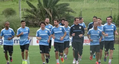 Jugadores boicotean a espónsores y Tenfield analiza intimar a la AUF