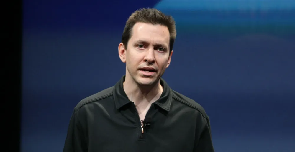 Scott Forstall lideraba el departamento del sistema operativo iOS para dispositivos móviles de Apple. Fue despedido por el CEO de la compañía, Tim Cook