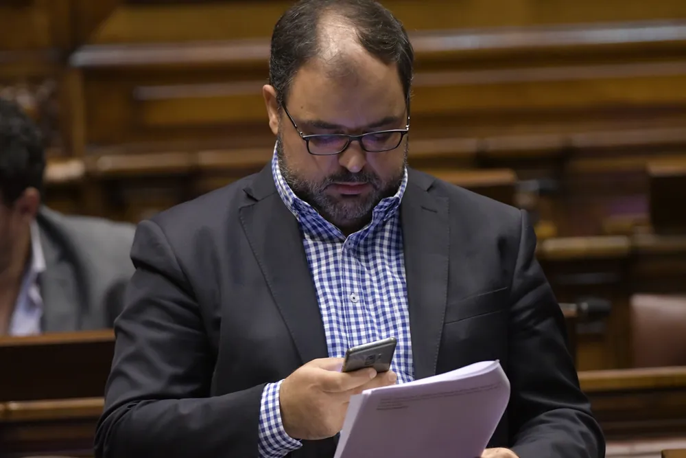 Charles Carrera, senador de la República por el Frente Amplio