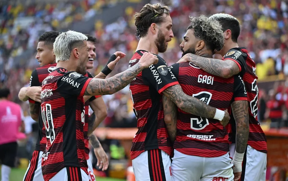 De Arrascaeta festeja el gol de Gabigol