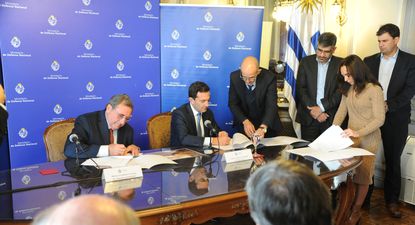 Firma del convenio entre Defensa Nacional y Aeropuertos Uruguay por el&nbsp;Aeropuerto de Carrasco