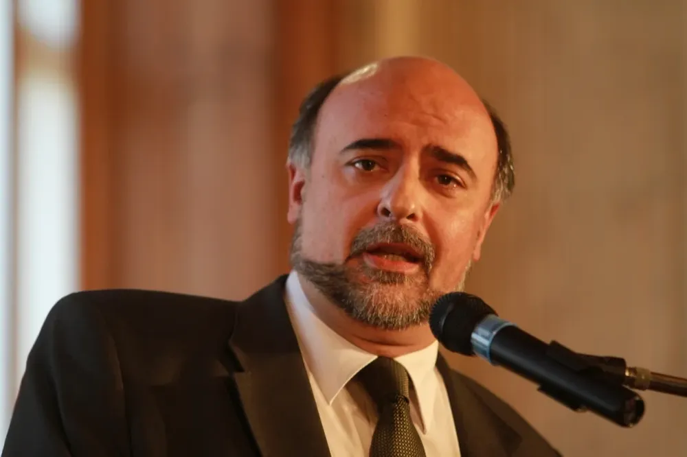 El senador Pablo Mieres