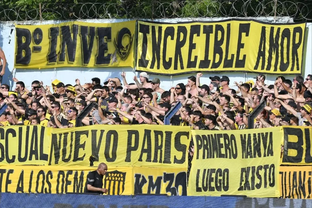 Hinchas de Peñarol en Belvedere