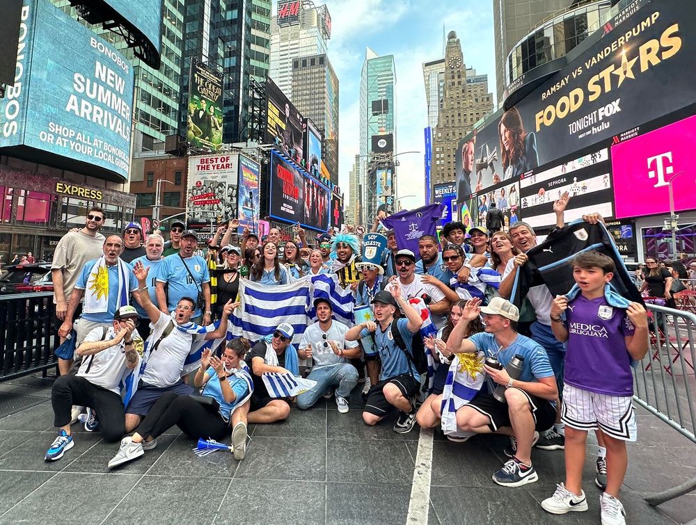 Los hinchas uruguayos coparon Times Square en Nueva York en esta Copa América 2024