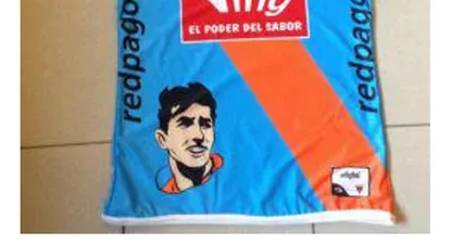 La camiseta de Sud América ante Peñarol en honor a Ghiggia