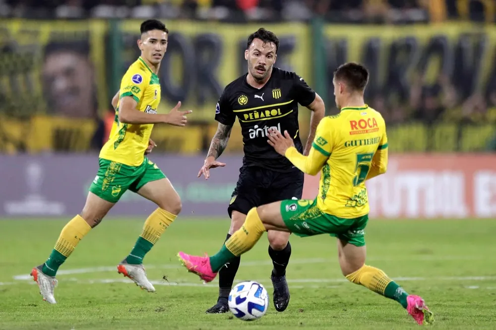 Sebastián Rodríguez ante Defensa y Justicia