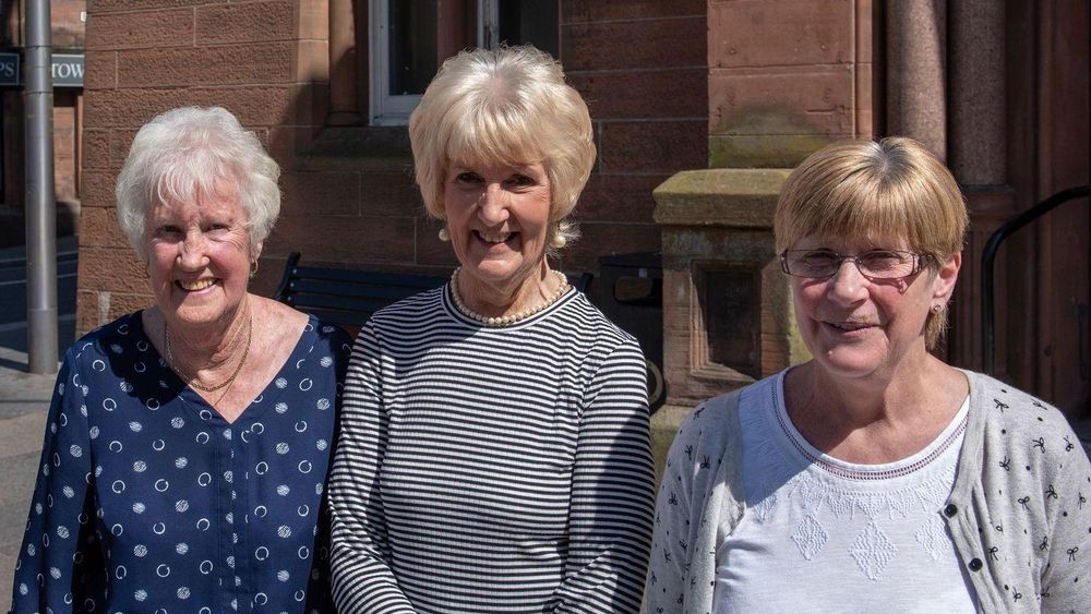 Moira Shearer, Josephine Donaldson y Elma Pringle se organizaron como voluntarias para lavar la ropa de las víctimas.