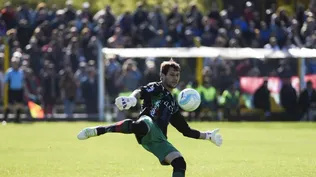 ¿Por qué el golero uruguayo no juega con el pie?