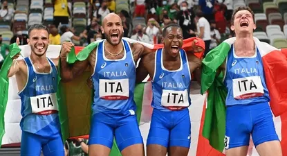 Los ganadores del 4x100 italianos: Lorenzo Patta, Lamont Marcell Jacobs, Eseosa Fostine Desalu y Filippo Tortu