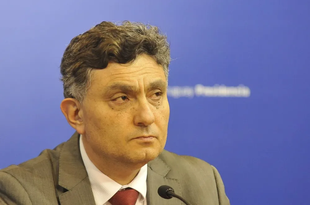 Alfie se mostró confiado en continuar bajando el déficit en 2022.