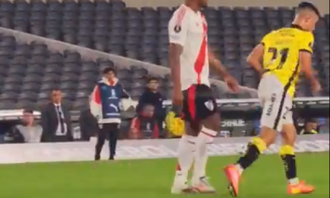 El reto de Enzo Pérez a Miguel Borja.