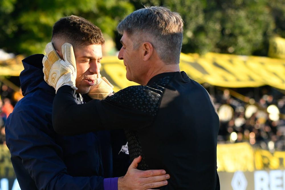 Kevin Dawson y Oscar Ferro en Defensor Sporting vs Peñarol