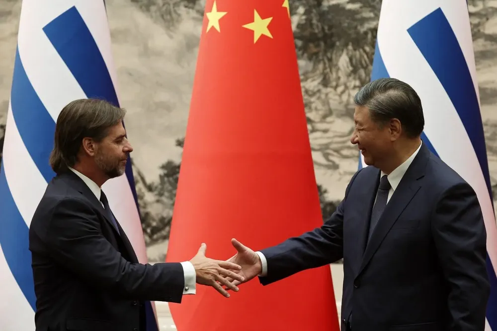 Luis Lacalle Pou y Xi Jinping en China