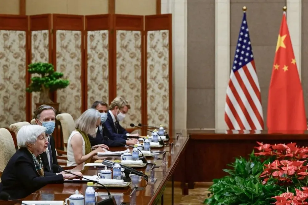 Janet Yellen pidió por una “competencia sana” con China, ya que es “prácticamente imposible disociar ambas economías”