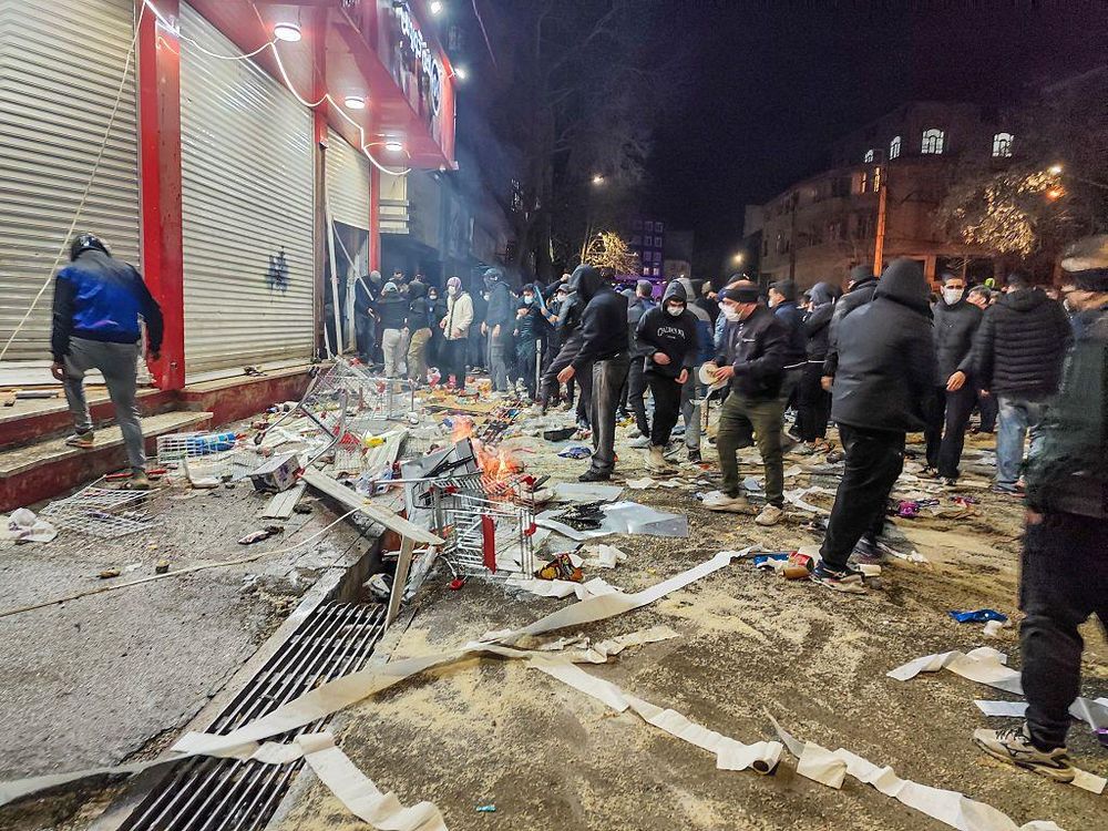 Protesta este jueves en Kermanshah, Irán.