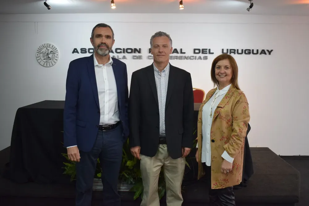 Alberto Charro (presidente ejecutivo de BBVA), Eduardo Blasina y Rosario Corral (directora comercial de BBVA).