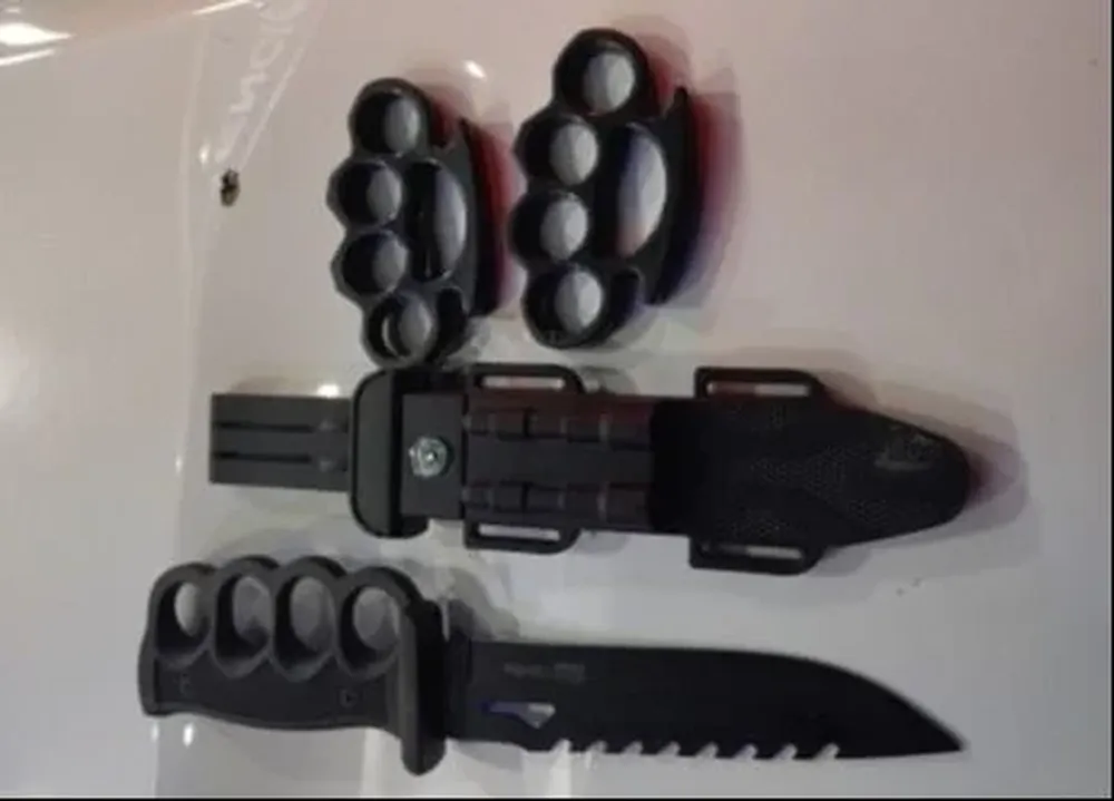 Armas incautadas al hombre que amenazó a varias personas en un partido de baby fútbol