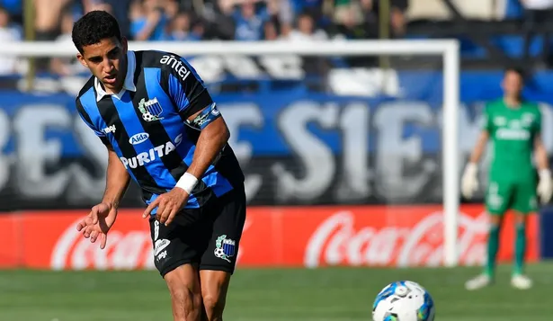 Federico Pereira, un defensor de buen pie