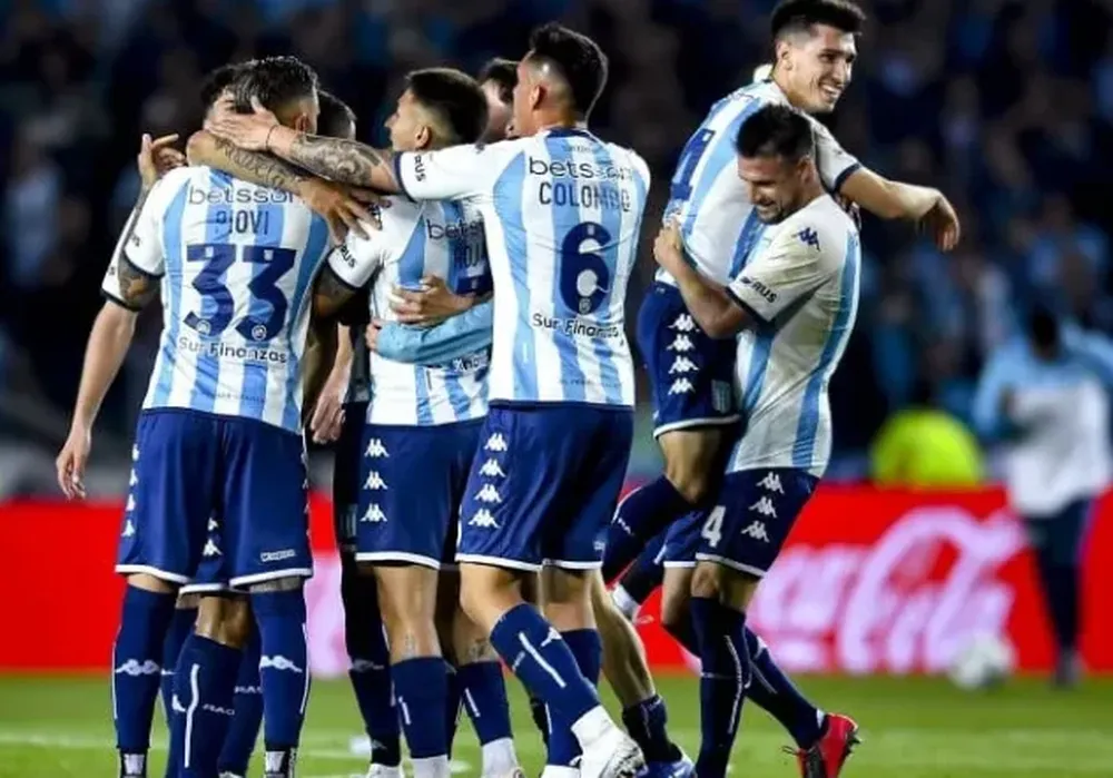 . Racing anhela una victoria que le permita encabezar la tabla y asegurar una posición privilegiada en la próxima fase del torneo.