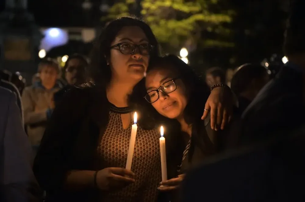 Vigilia en Quito de los familiares y amigos de los periodistas secuestrados.