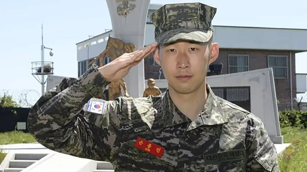 Son Heung-min, la estrella de Tottenham Hotspur y de Corea del Sur, cumplió sus horas obligatorias en el servicio militar