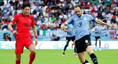 Diego Godín defendiendo a la selección uruguaya ante Corea del Sur en el Mundial Qatar 2022