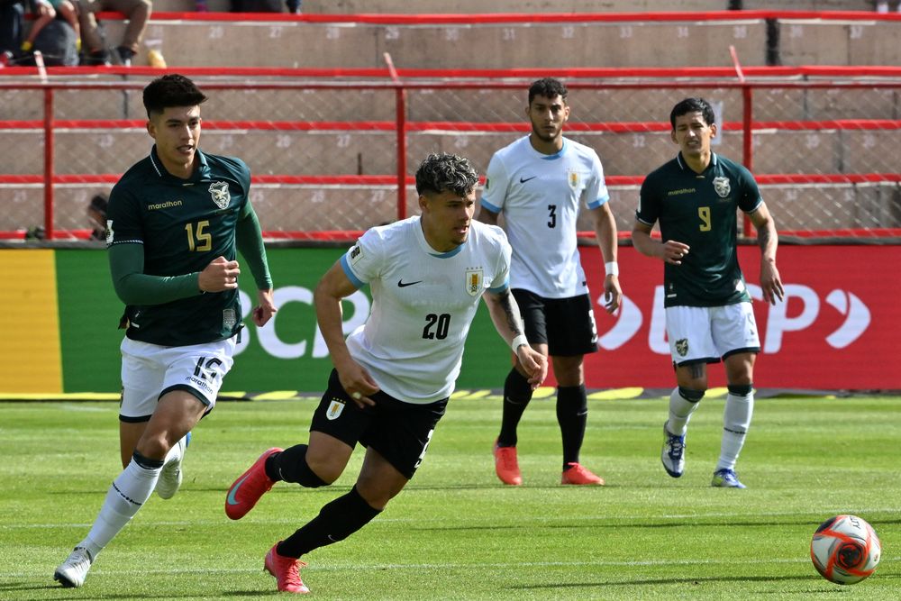 Maximiliano Araújo de Uruguay ante Gabriel Villamil de Bolivia por Eliminatorias