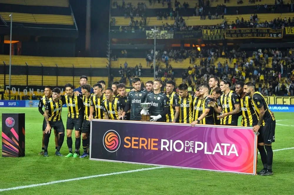 Peñarol ganó la primera copa que jugó en este verano