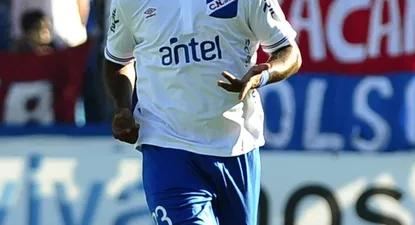 Diego Polenta vuelve a la zaga tricolor