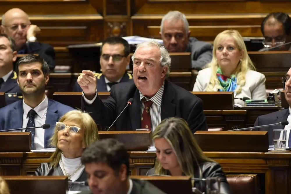 Luis Alberto Heber, ministro del Interior, en su interpelación propuesta por el Frente Amplio