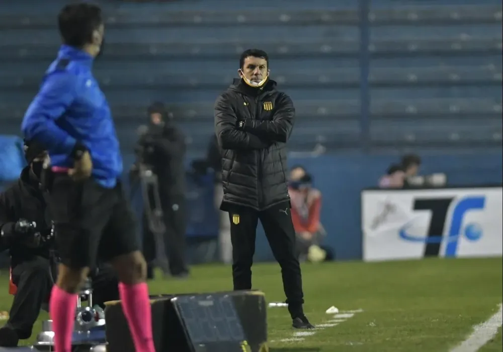 Mauricio Larriera ideó un buen plan de juego, pero erró en los cambios