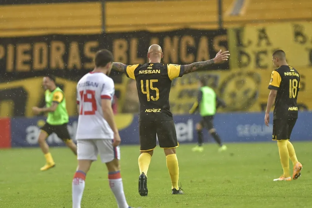 Festejo aurinegro en el Campeó del Siglo