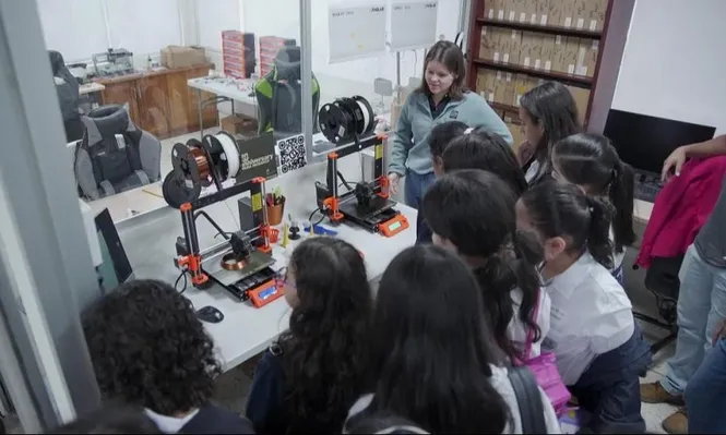 El Laboratorio de Fabricación Digital e Innovación Comunitaria (FabLab-LINC).