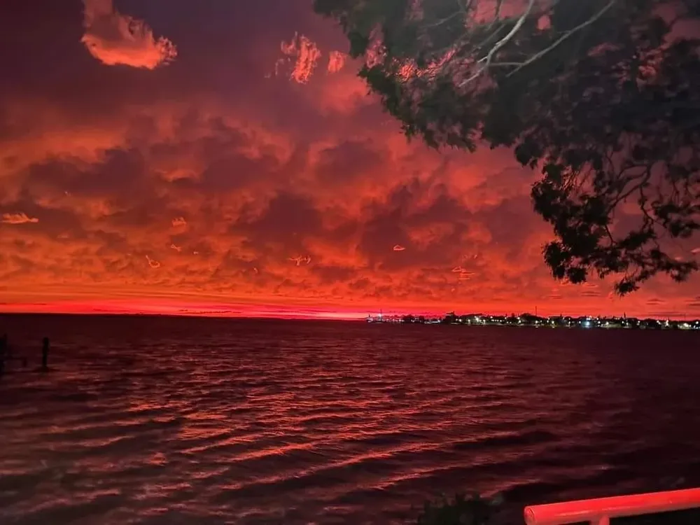 Foto de nubes rojas en Young y Fray Bentos compartidas por Néstor Santayana