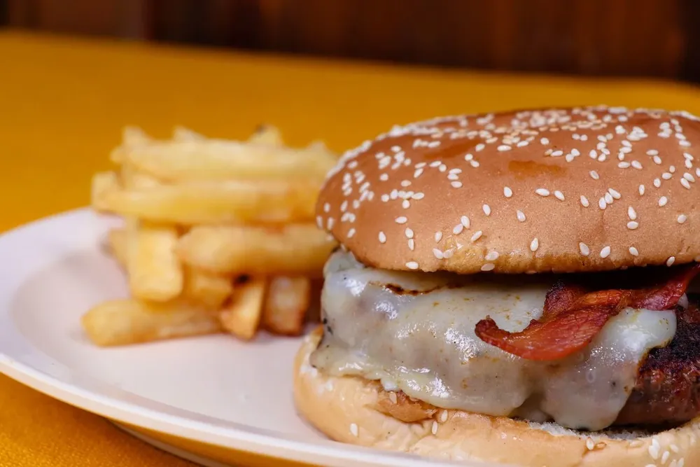 La contribución de Sonneborn le da más control a Kroc y pone al negocio en una senda de crecimiento. Pero no cambió la hamburguesa, ni la cocina, ni el nombre, y ya estaban en un régimen de franquicia. Pero reformuló el modelo de negocio de una manera clave para crecer y diferenciarse de miles de puestos hamburgueseros olvidados.