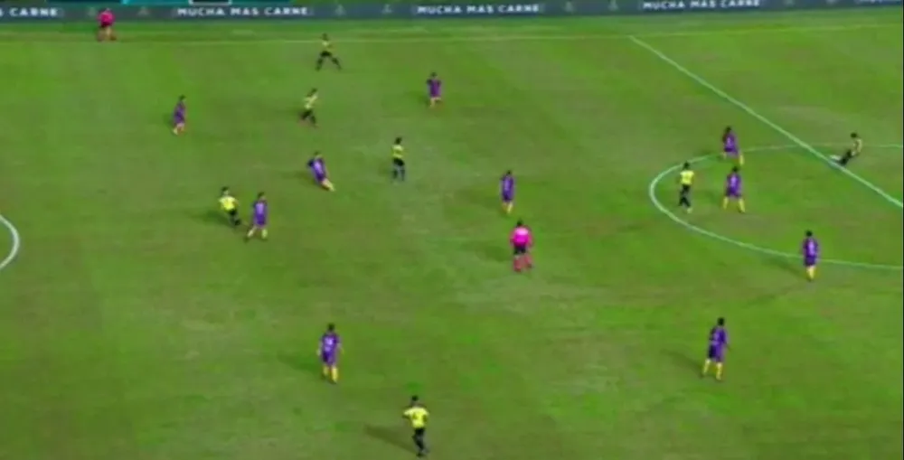 El gol mal anulado a Agustín Álvarez Martínez a los 8 minutos cuando Peñarol y Villa Española estaban 0-0