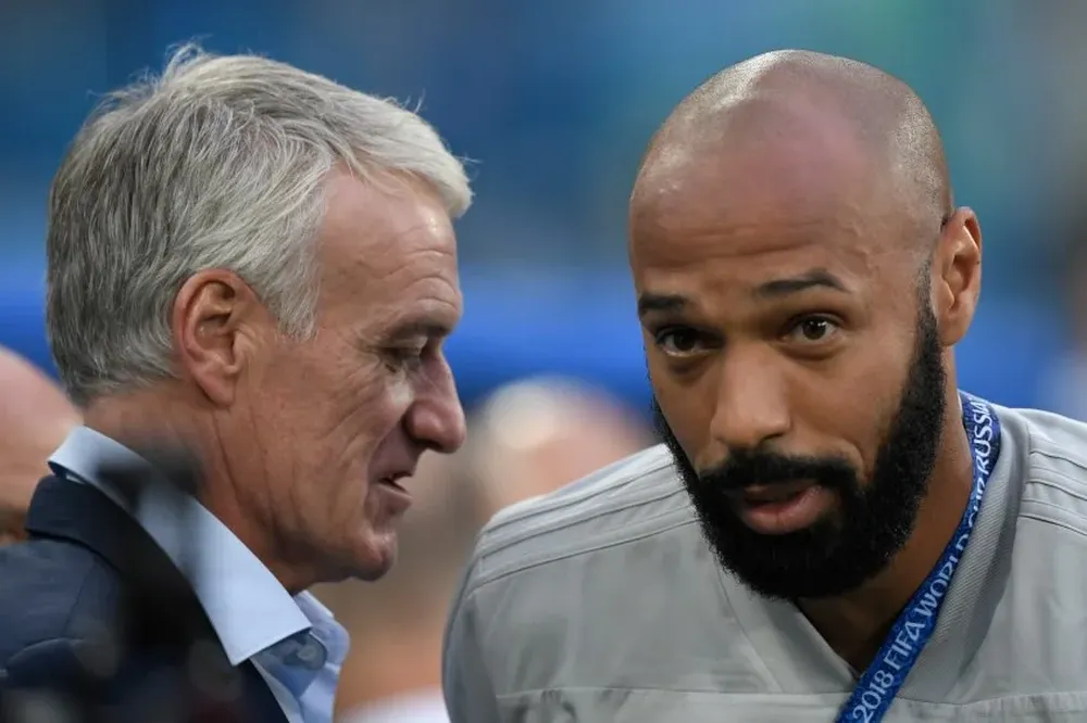 Deschamps y Henry con la indumentaria de Bélgica en la semifinal de Rusia 2018