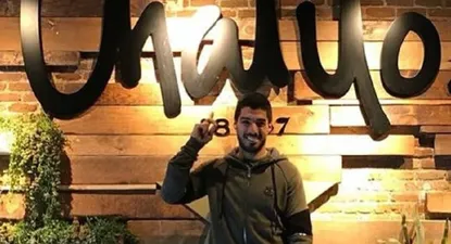 Luis Suárez en su restaurante