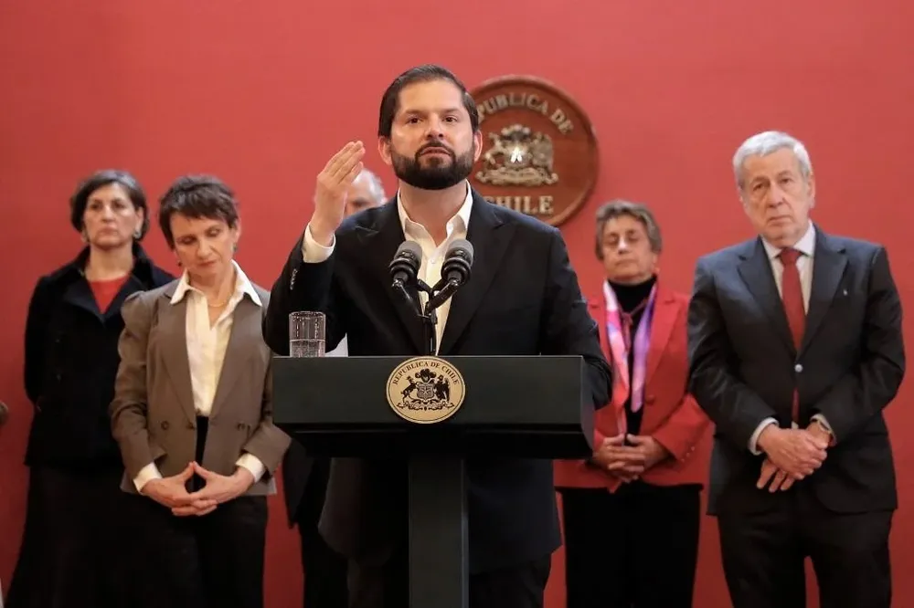 Boric anunció los cambios antes del encuentro que mantendrá con referentes de la coalición de derecha Chile Vamos