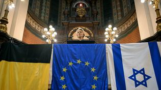 Comisión Europea en la Gran Sinagoga de Bruselas durante la conmemoración del primer aniversario en homenaje a las víctimas de los ataques de Hamás contra Israel