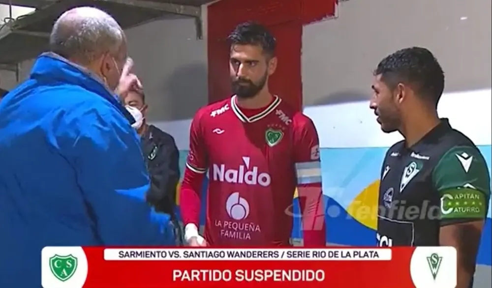 Sorteo entre los capitanes de Sarmiento y Santiago Wanderers