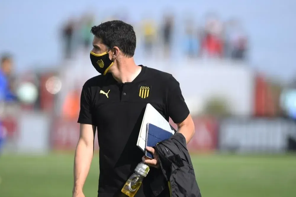 Mauricio Larriera cambió el sistema táctico