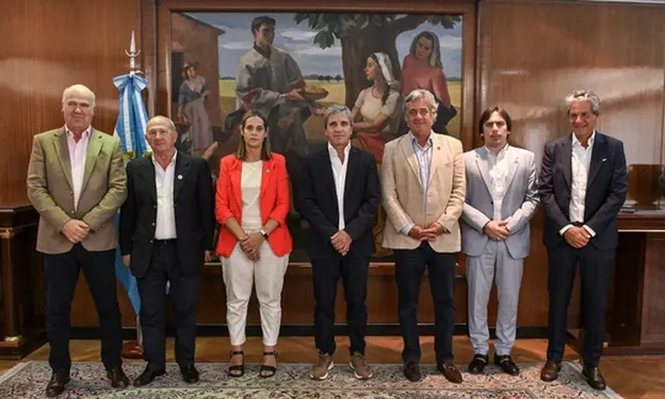 Luis Caputo se reunió con los representantes de la Mesa de Enlace.