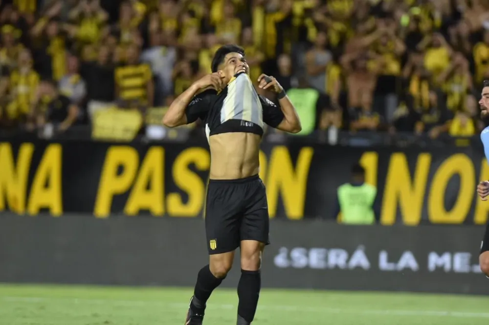 Arezo no jugará ante River por una distensión muscular