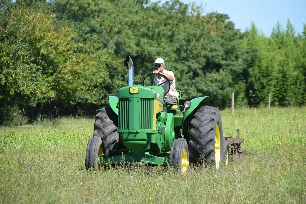 Roberto Fonte al mando de uno de sus tesoros.