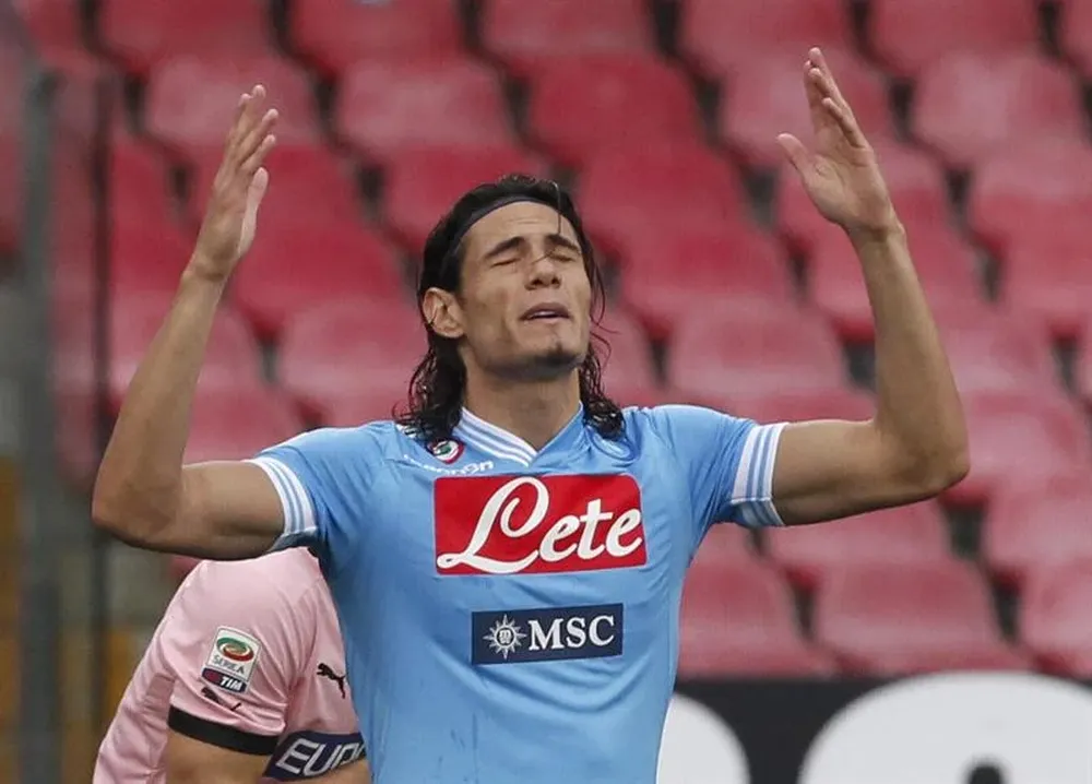 Italia- Edinson Cavani en el partido contra el Palermo